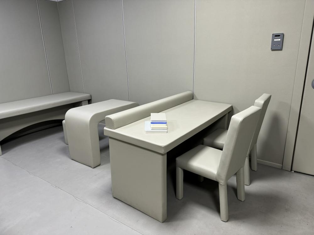 谈话室防撞桌椅布置